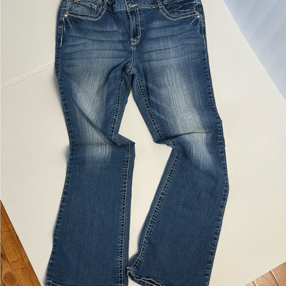 Wallflower Women's Flare Jeans in Blue